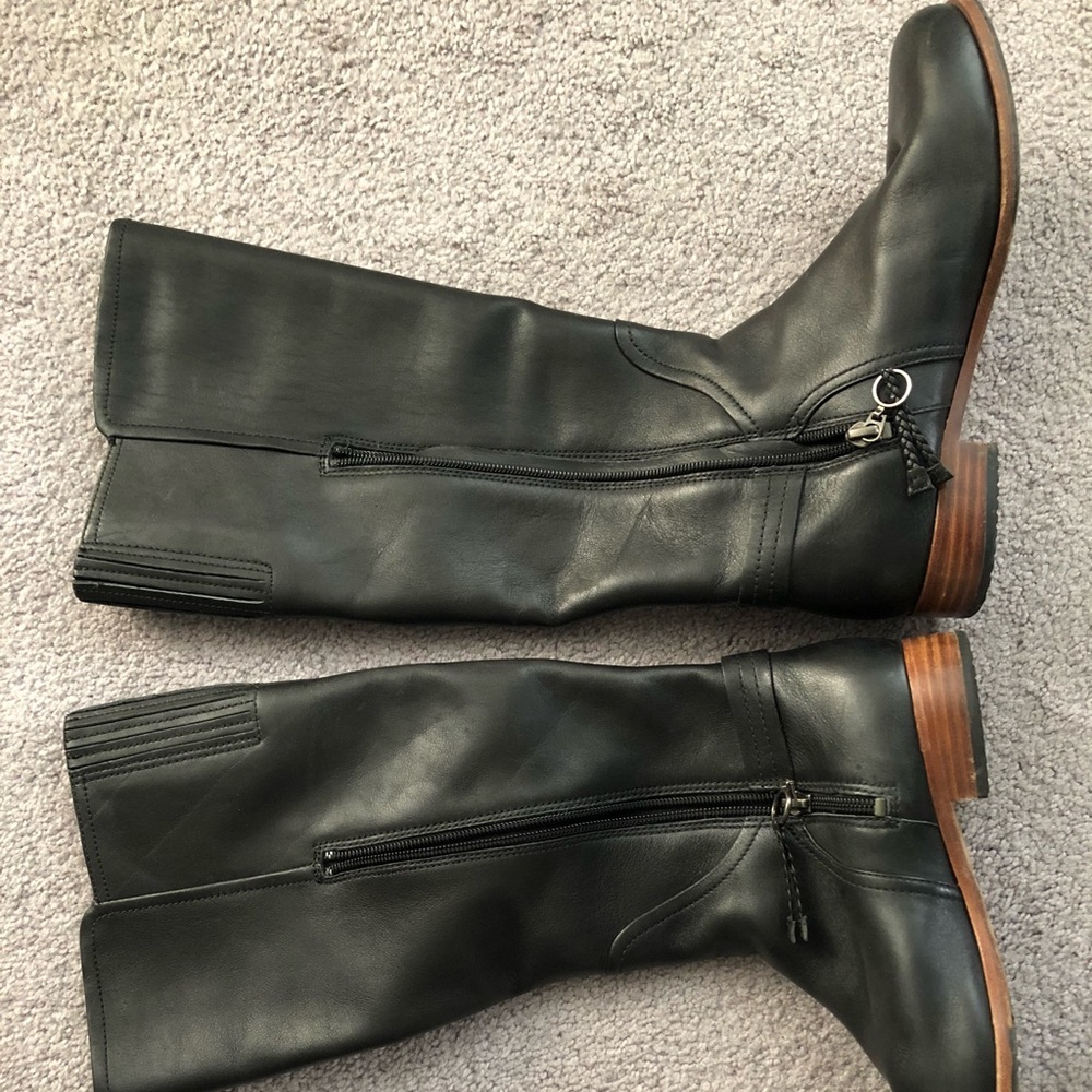 Women’s black leather UGG boots - Picture 1 of 2